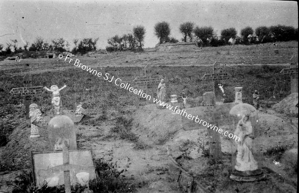 WORLD WAR 1 IMPROVISED GRAVES